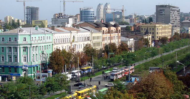 Жители Днепропетровска не хотят торопиться с переименованием улиц. Фото Дениса Моторина