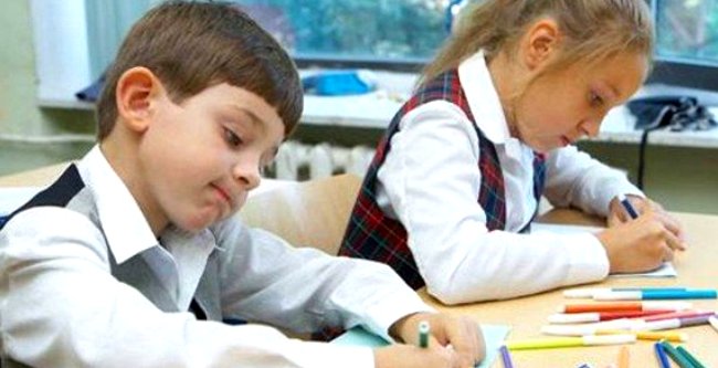 Школьников будут обучать дистанционно. Фото с сайта bezformata.ru
