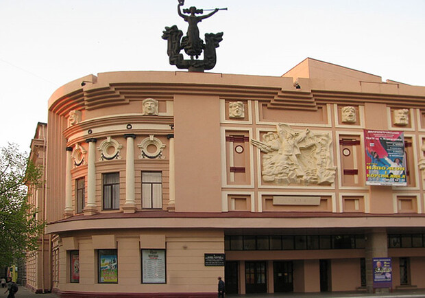 Театр имени Шевченко в новом сезоне представит один из самых дорогих спектаклей. Фото с сайта allbilet.dp.ua