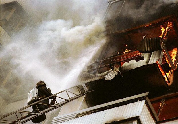 Из горящего здания эвакуировали 12 человек. Фото si34.ru