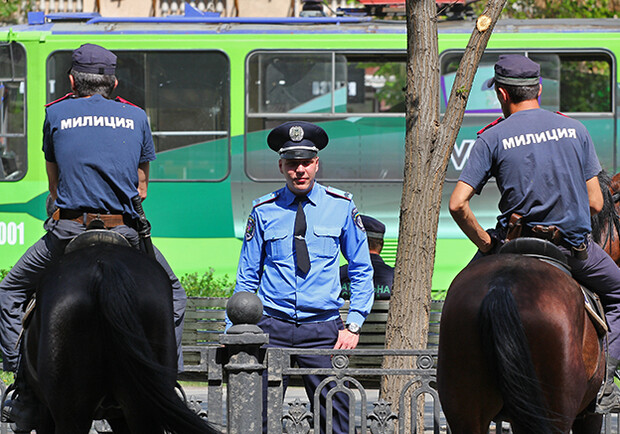 Милиционеры будут охранять порядок. Фото Дениса Моторина