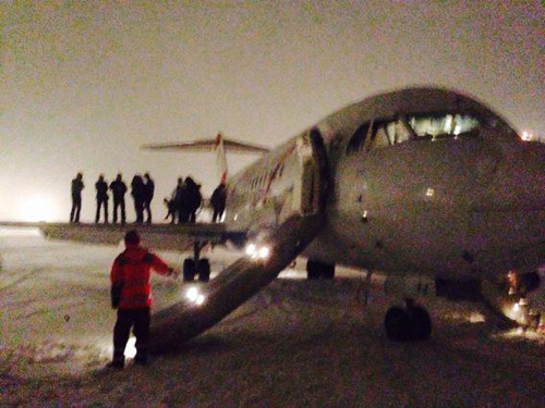 Новость - События - В Днепропетровске из самолета эвакуировали пассажиров из-за задымления