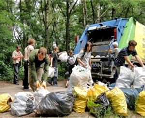 Молодежь уберет мусор. Фото с сайта Kp.ua.