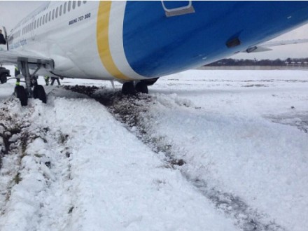 Новость - События - Самолет, летевший в Днепр, сделал вынужденную посадку в Запорожье