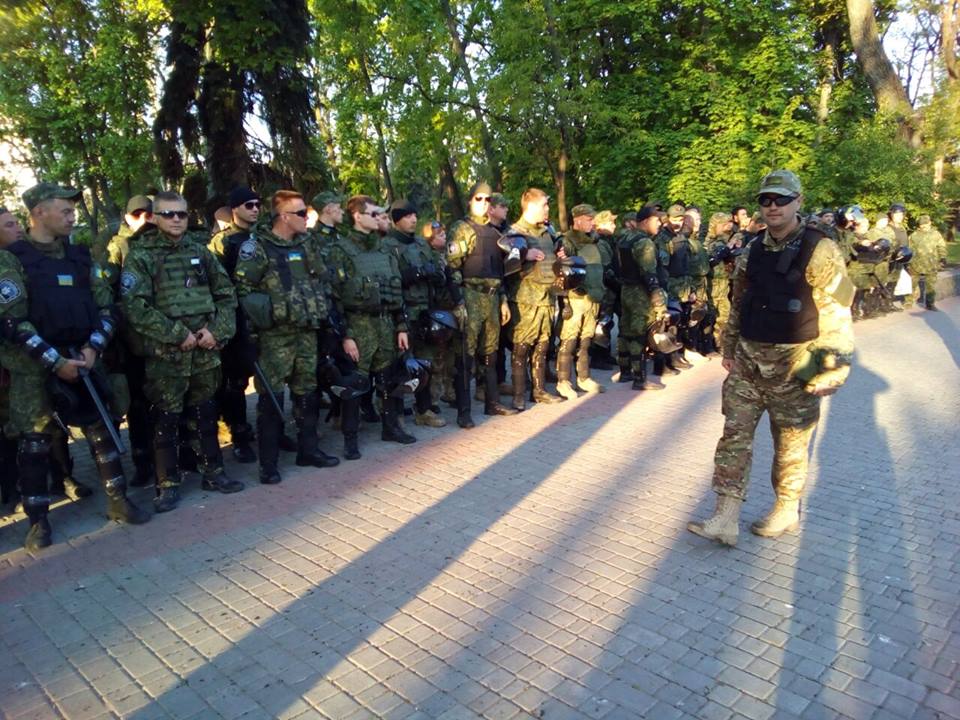 Новость - События - Днепр-1 обеспечивает порядок на Куликовом поле в Одессе