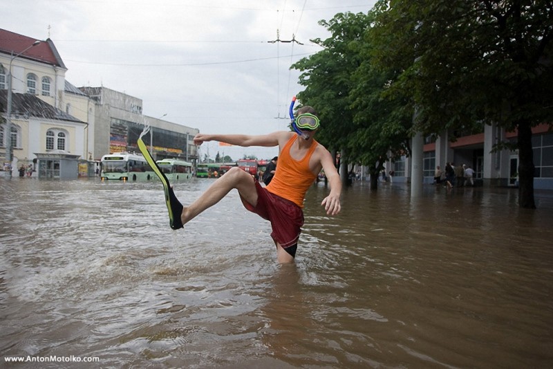 Новость - События - Водный мир в Днепре: как улицы города превращаются в реки