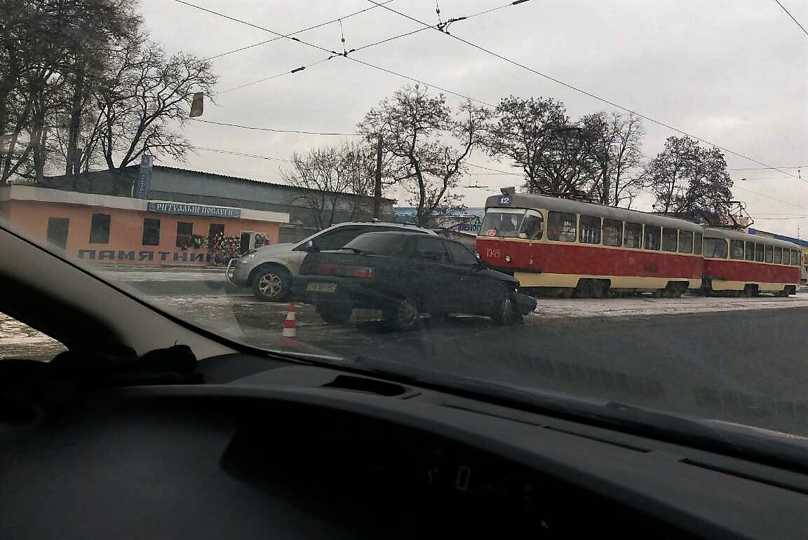 Новость - События - Авария на Богдана Хмельницкого: есть пострадавшие