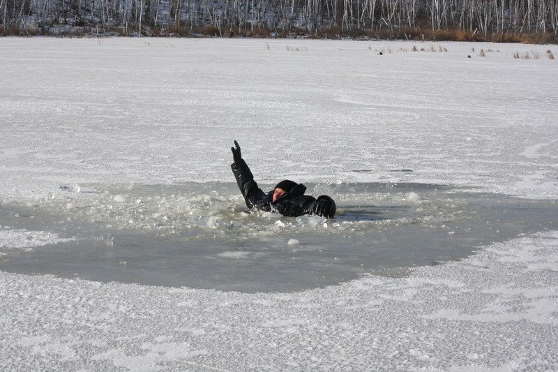 Новость - События - На Фрунзенском мужчина провалился под лед