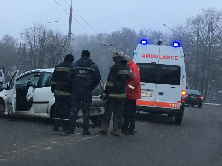 Новость - События - Авария на проспекте Гагарина: автомобиль врезался в столб