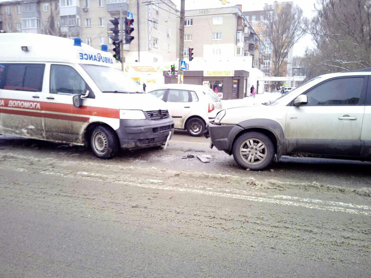 Новость - События - Авария на Слобожанском: Скорая помощь столкнулась с легковушкой