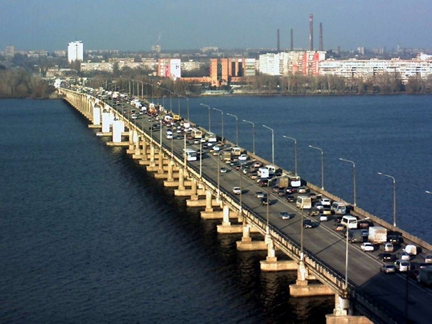 Новость - Транспорт и инфраструктура - Ремонт Центрального моста: днепряне рассказывают, как ходит транспорт
