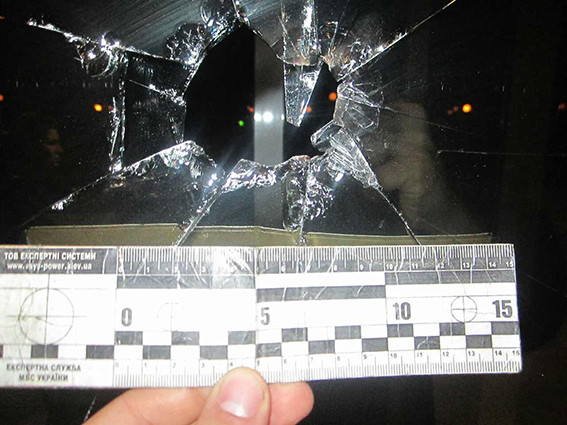 Новость - События - Вместо утренней зарядки: мужчина побил окна в Днепропетровской ОГА