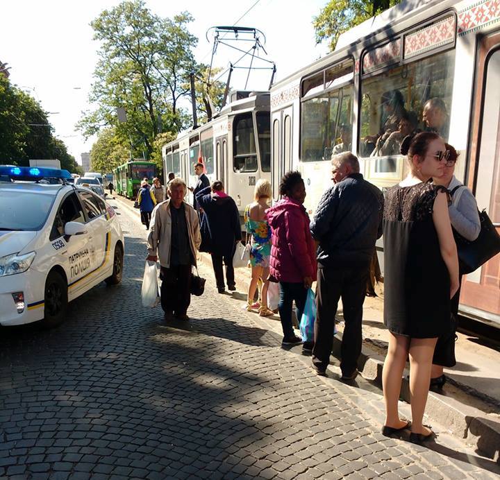 Новость - События - Трамвайные страсти: в Днепре мужчина выпал из транспорта и потерял сознание
