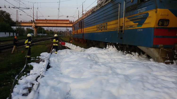 Новость - События - Большая авария: на железнодорожной станции Днепра из цистерны вытекло 30 тонн бензина