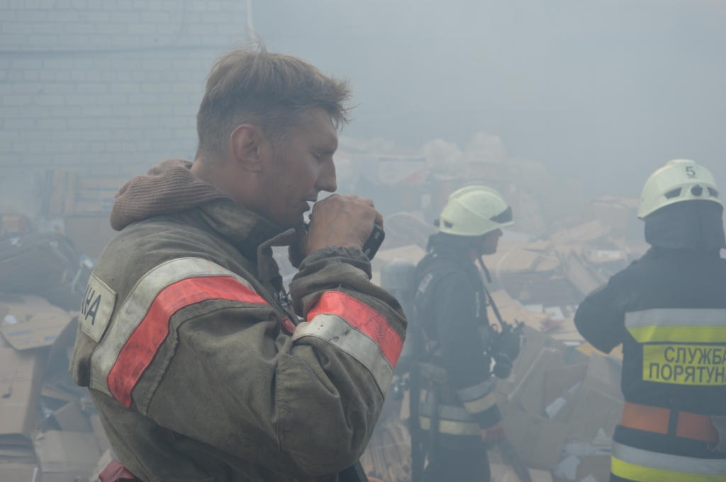 Новость - События - Опасная жара: в Днепре 50 пожарных более 9 часов боролись с огнем