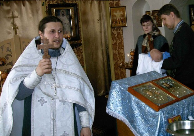 Священник Агапито-Печерского храма Отец Сергий.
фото автора.