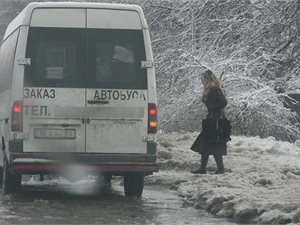 Зимняя непогода проверит «на прочность» и автобусы, и пассажиров. Фото из архива «КП». 
