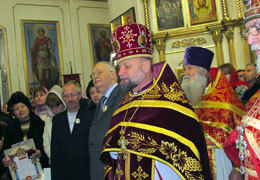 Вручение высоких церковных наград 
фото с сайта www.gorod.dp.ua