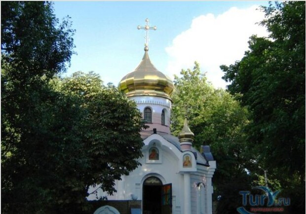 Храм святого Георгия Победоносца в сквере Щелокова
Фото с сайта www.tury.ru