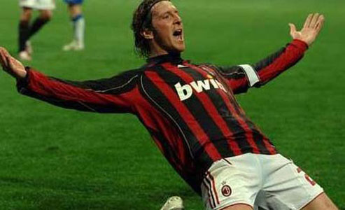 Массимо Амброзини пока еще в футболке "Милана". Фото с сайта italynews.ru