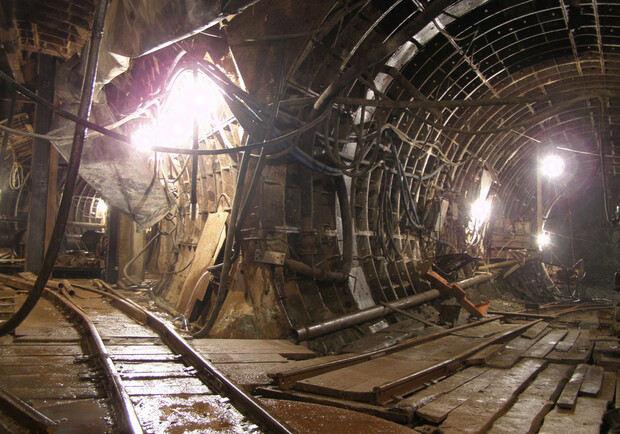 Три станции должны закончить к 2015 году.
Фото с сайта metro.dp.ua