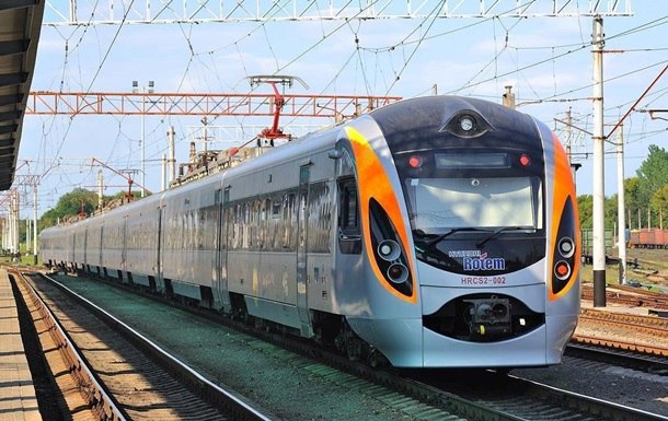 Горячая поездка: во время движения, загорелся локомотив поезда Запорожье-Киев