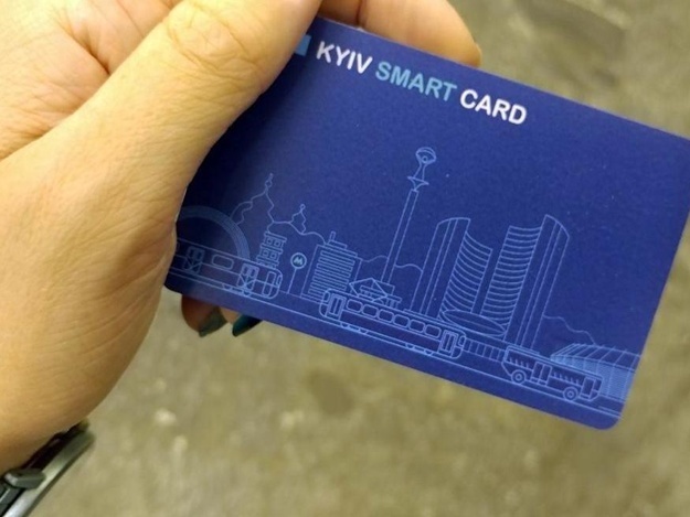Посидим-подождем: из-за сбоя в подземке владельцы Kyiv Smart Card не могли пройти на станцию