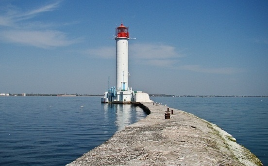Официально: одесский порт и Воронцовский маяк открыли для туристов
