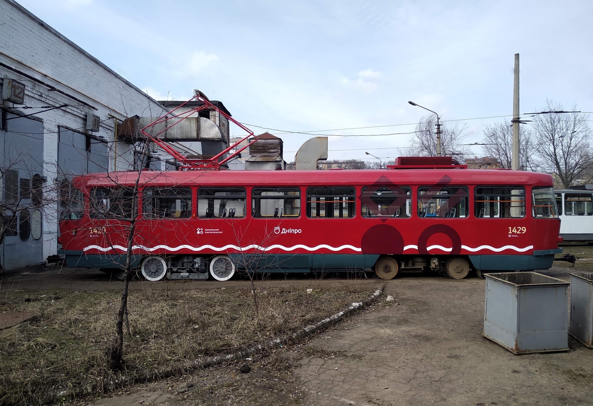 В Днепре будут красные трамваи  / фото: Max Goldin