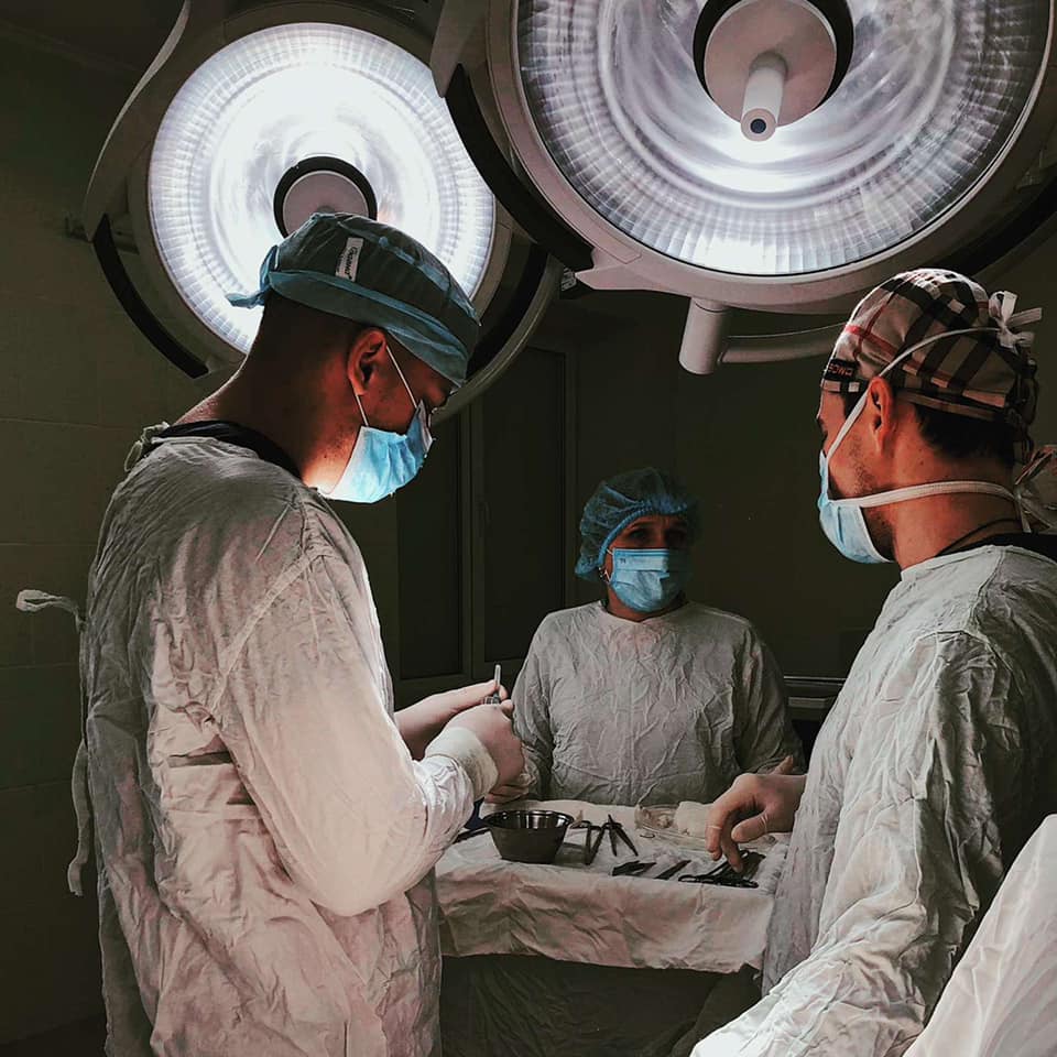 Відірвало на будівництві: львівські лікарі заново пришили 23-річному хлопцеві руку