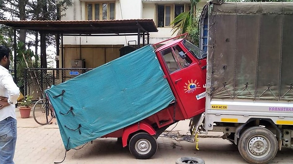 Туктук на солнечной батарее добрался из Индии до Лондона