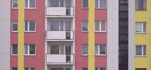 Вахтерши-бизнесмены: в киевских подъездах устраивают платные туалеты и приторговывают пивом