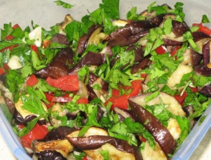 Салат с баклажанами и помидорами