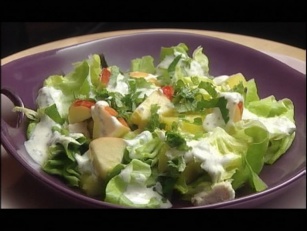 Салат с куриным филе и яблоком