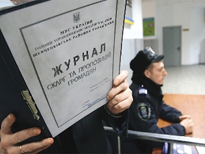 Украинцы милицию ругают в прозе, а хвалят в стихах 