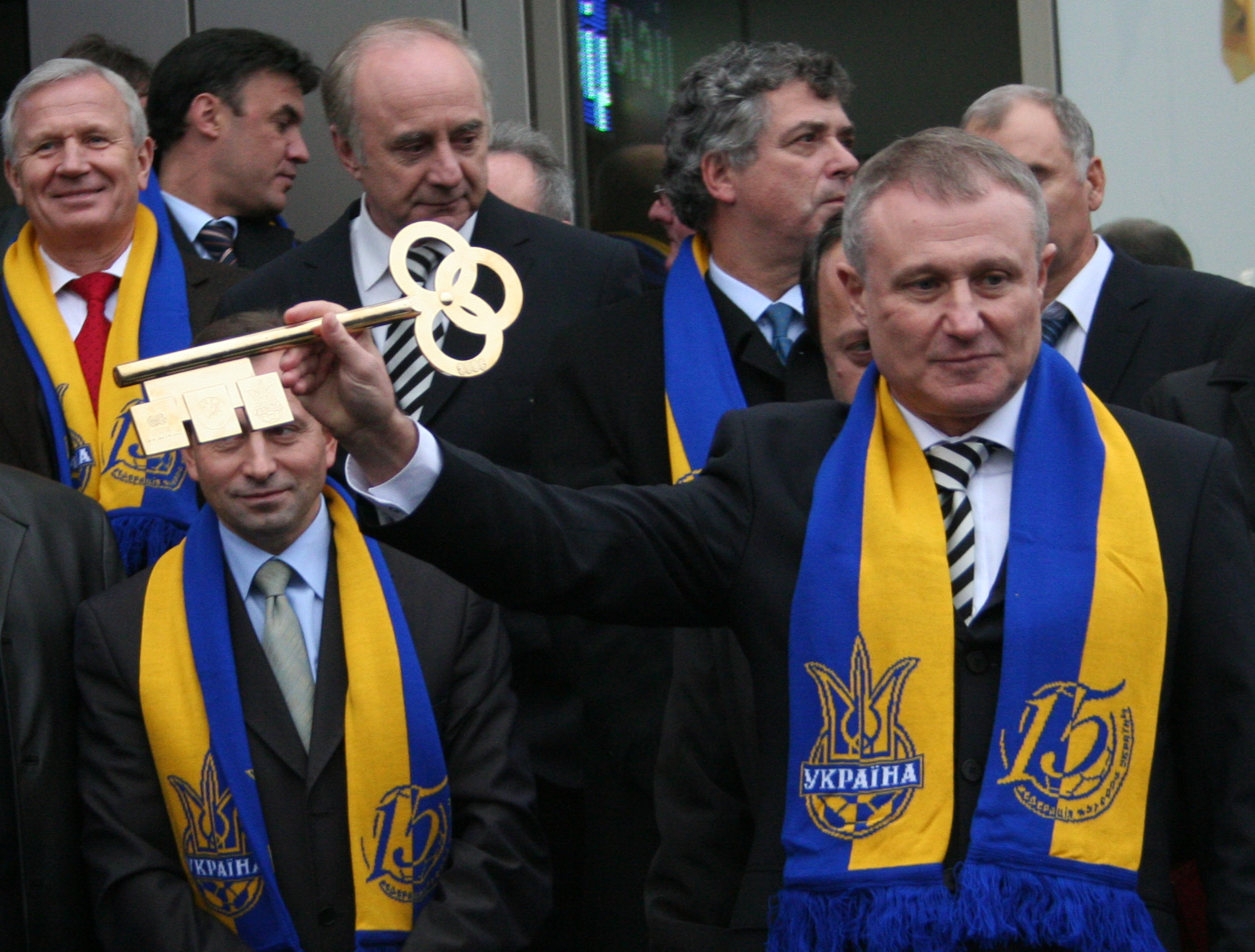 Суркис продолжает тянуть резину: сборная все еще без тренера