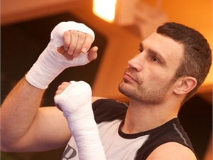 Братья Кличко готовятся к поединкам в разных частях мира