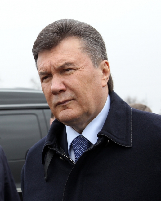 Янукович пообещал возобновить выплаты 