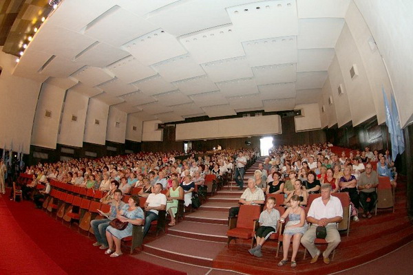 В Красном Луче русский язык теперь официально имеет статус регионального