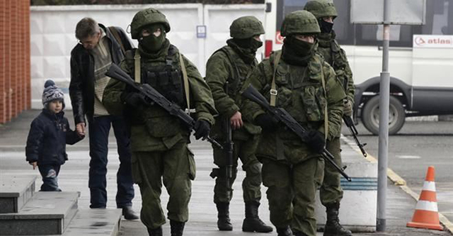 Российские солдаты в Крыму. Фото сайта i3.obozrevatel.ua