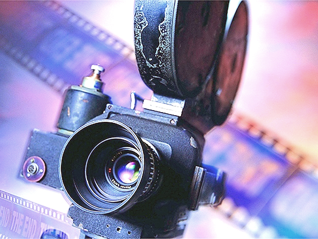 Игорь Янковский вручил награду победителю Национального конкурса 44-го КМКФ 