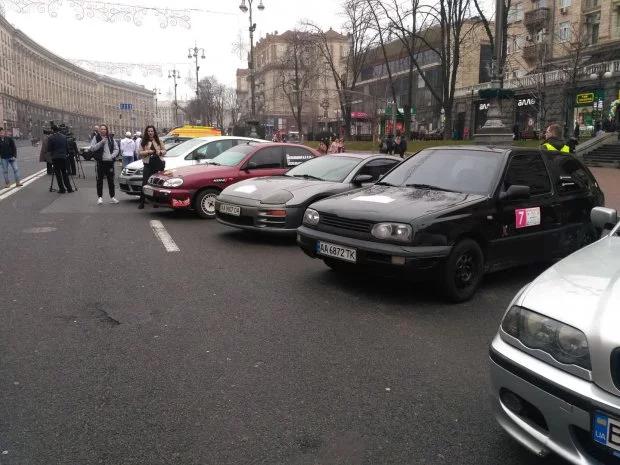 Как проходт женское авторалли в центре Киева: фото