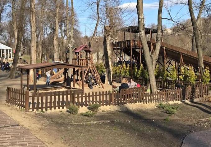 В Днепре в парке Зеленый Гай появилась новая зона с мангалами и качелями / фото: Urban Dnipro