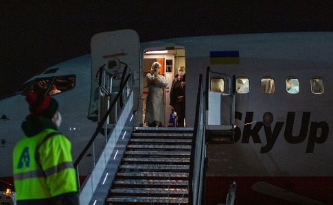 Новость - События - Эпидемия коронавируса: в Киев прибыл самолет с эвакуированными из Италии украинцами