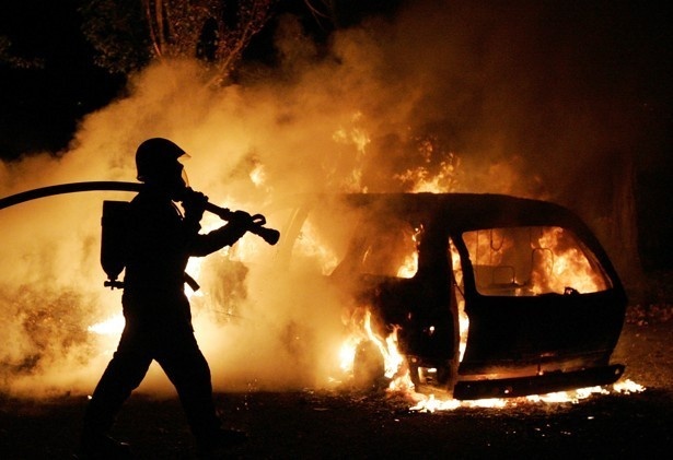 В Слобожанском сгорели 5 машин сразу / фото: Pikabu