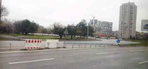 Переходи по правилам: на Набережной Победы обезопасили проезжую часть (фото)