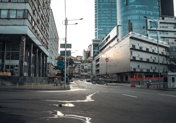 Безлюдные улицы и площади: как выглядит столица во время карантина