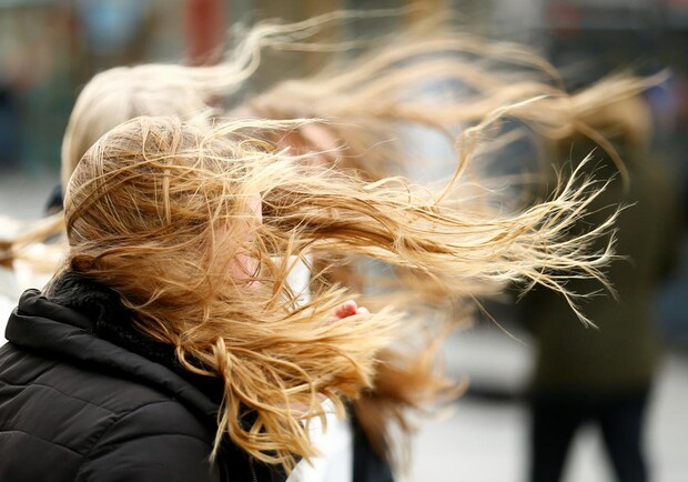 Погода не жалует: в Днепре ожидается сильный ветер фото