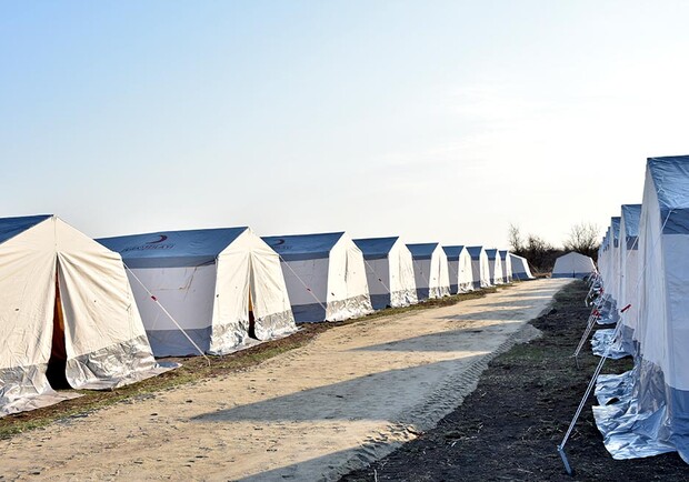 Будут жить в палатках: в Днепропетровской области разбили лагерь для обсервации фото