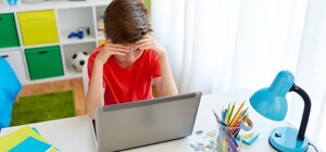 На каких каналах: сегодня начинаются онлайн-уроки для школьников